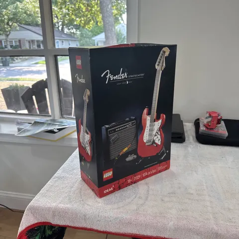 LEGO Ideas: Fender Stratocaster (21329)