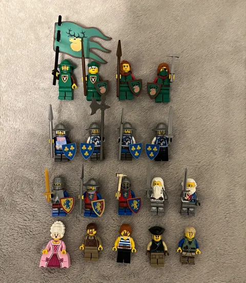 LEGO Castle Minifigure lot, Lion Knights, Forestmen, Fleur De Lis, Villagers