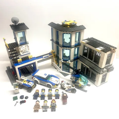 Police Station 60141 *NEAR COMPLETE* LEGO City