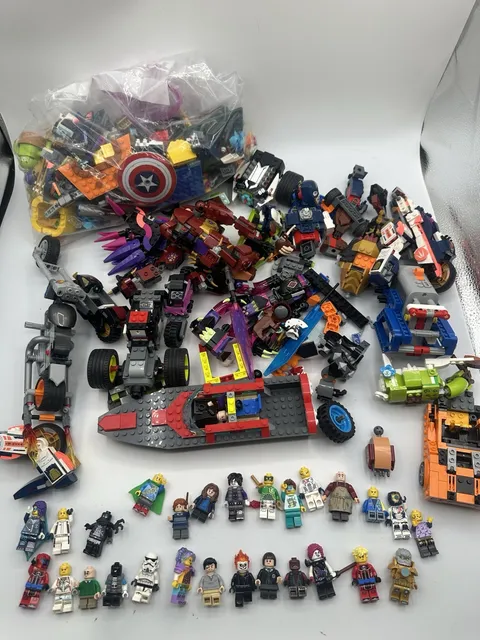 Lego Lot Unsorted Bulk 5+ LBS, 25+ Minifigures