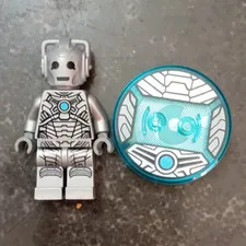 LEGO Dimensions Cyberman Minifigure w/ Round Blue Printed Disc Accessory