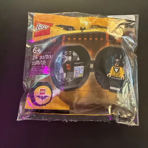 NEW LEGO 5004929 THE BATMAN MOVIE BAT CAVE TIGER TUXEDO SUIT BATTLE POD POLYBAG