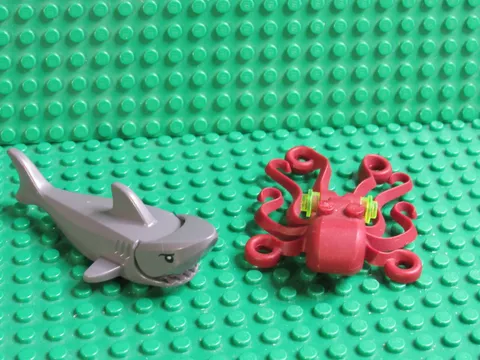Lot 2 LEGO Minifigures Gray Shark Dark Red Octopus Sea Ocean Zoo Animal ST38
