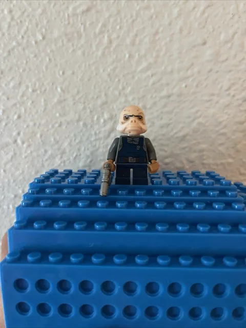 LEGO Star Wars Minifigure Ugnaught Dark Blue Overalls SW0710
