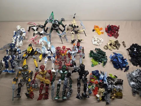 Huge LEGO BIONICLE Collection Lot Krika Nidhiki Toa Inika Glatorian Masks +Parts