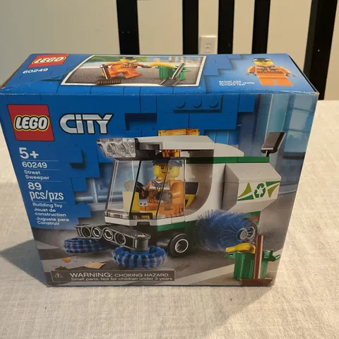 LEGO CITY: Street Sweeper (60249)