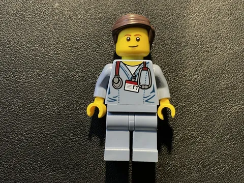 LEGO MINIFIGURE TLM054 MOVIE DR MCSCRUBS FROM 70811 FLYING FLUSHER