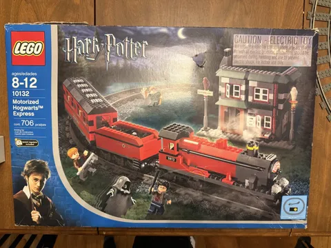 Complete LEGO Harry Potter: Motorized Hogwarts Express (10132)