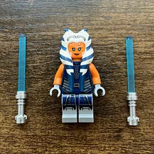 LEGO Star Wars Ahsoka Tano Minifigure w/ 2 Blue Lightsabers, Excellent condition