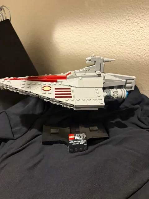 LEGO Star Wars Acclamator-Class Assault Ship 75404 450pcs 18+ w/ Stand
