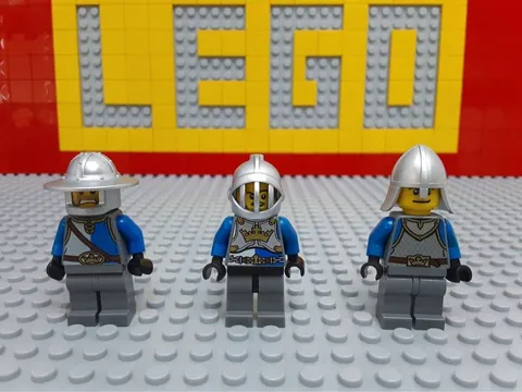 LEGO Castle Mini Figures Crown Knight Soldier Lion Knight Figure Set
