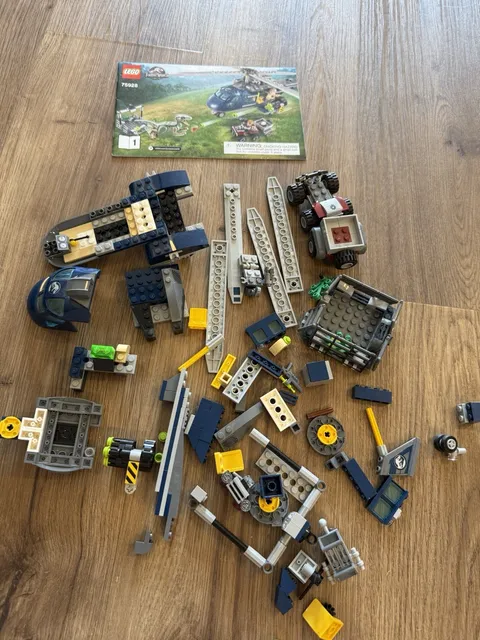 LEGO Jurassic World 75928 Blues Helicopter Break out