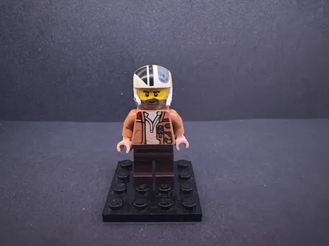 Lego Star Wars -Poe Dameron (Medium Nougat Jacket, Helmet) 75297 - NEW sw1145