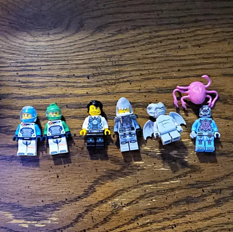 LEGO Minifigure Lot of 6 Assorted Characters w/ Purple Spider Creature