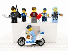 Lot of LEGO Police Officers! 5 Cops + 1 Robber! With Motorcycle and Accessories