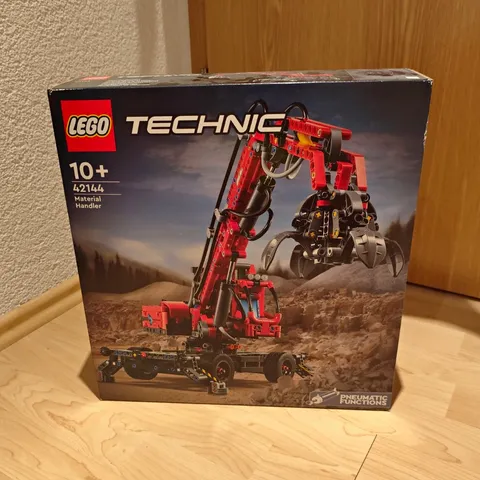 LEGO Technic Material Handler 42144 Pneumatic Full Set 835 Pieces 10+