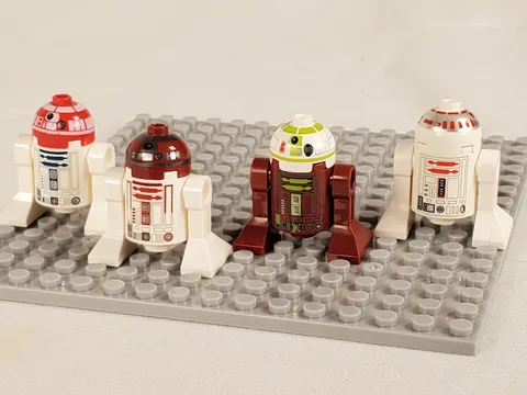 LEGO Star Wars Astromech Droid Lot of 4 R5-D4 R3-T2 R4-P17 R7-A7