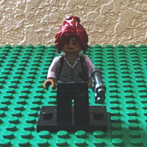LEGO Barbara Gordon Minifigure 70912 Arkham Asylum AUTHENTIC w/ Gun Accessory
