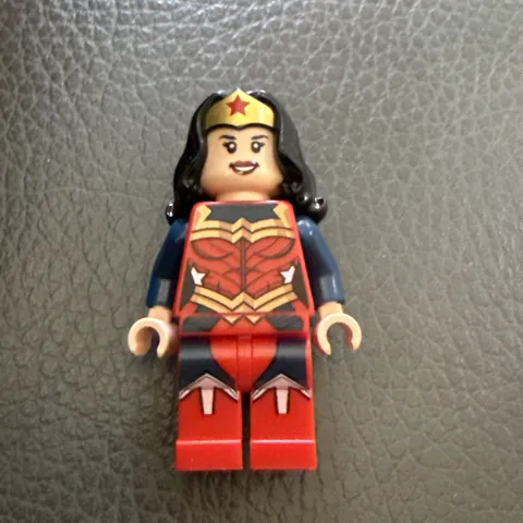 LEGO DC Super Heroes - Exclusive Wonder Woman - Collectible Mini Figure