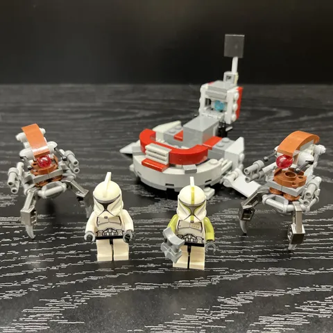 LEGO Star Wars: Clone Troopers Vs. Droidekas 75000 - 100% Complete Retired Set