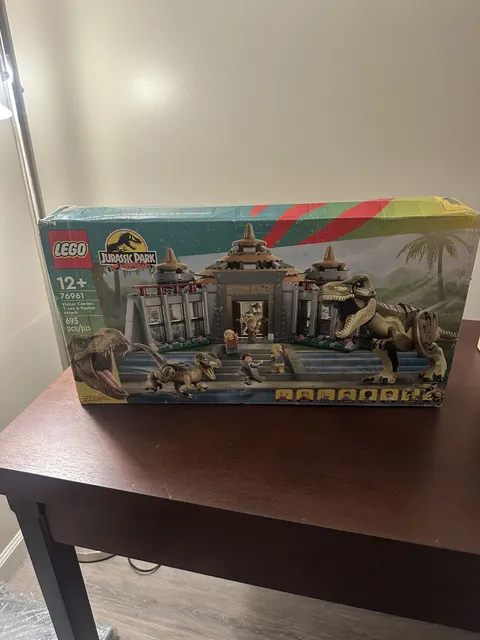 New Open Box 100% Complete LEGO Jurassic Park: Visitor Center 76961