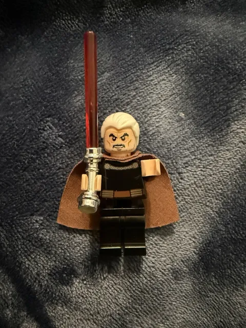 LEGO Star Wars Count Dooku Authentic Minifigure SW0472 Cracked Torso