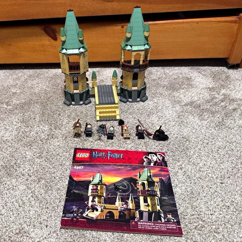 LEGO Harry Potter Hogwarts (4842) mostly complete (read description)
