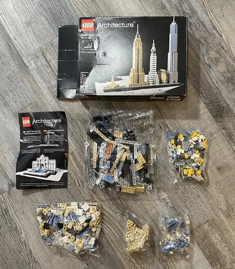 LEGO Architecture New York City 21028 Part Lot Box Manual Sealed Bags Incomplete