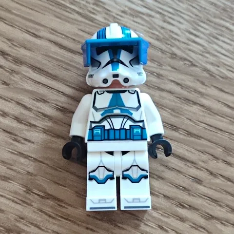 LEGO Star Wars Clone Trooper Minifigure White & Blue Armor w/ Helmet, 2 Blasters