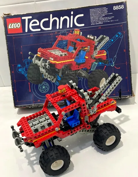 Lego Technic Off-Road No. 8858 'Rebel Wrecker' (1994) with original box and tray