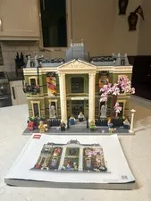 LEGO Icons: Natural History Museum (10326) 100% Complete with Instructions