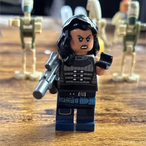 LEGO Star Wars Cara Dune Minifigure sw1058 AT-ST Raider 75254 Genuine + Blaster