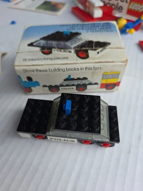 LEGO 420 1974 Police Car 15 Pieces Vintage LEGOLAND Vehicle Missing Instructions