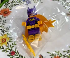 Lego DC Super Heroes Minifigure Batgirl - Yellow Cape