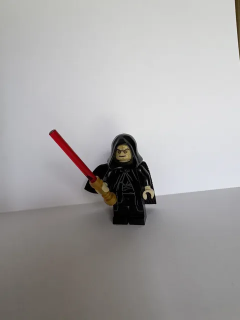 LEGO Star Wars Emperor Palpatine Minifigure /red lightsaber/cape/hood- Minifig