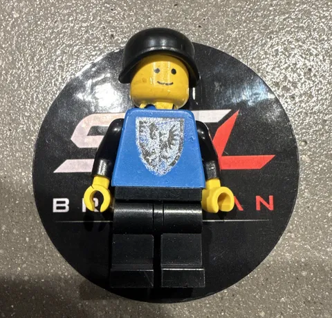 LEGO Vintage Black Falcon Guard cas254. No Cracks On Torso Or Legs And Arms