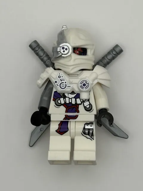 LEGO Ninjago White Nindroid Sentry General (njo0418) From Bricktober Set 5004938