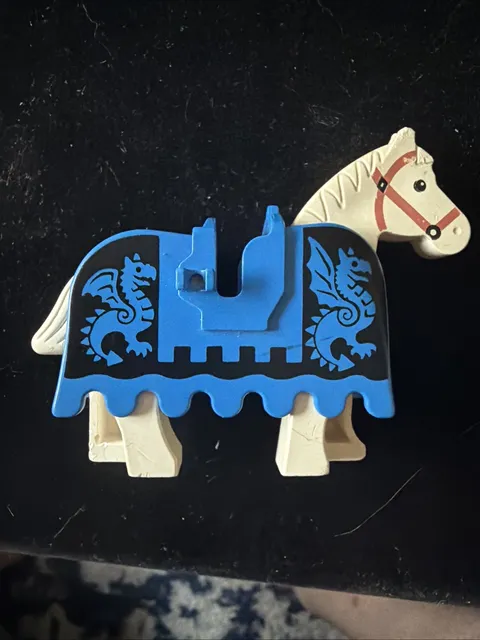 VTG LEGO Castle White Horse w/ Blue Black Dragon Barding Armor 6086 6085 A29-33