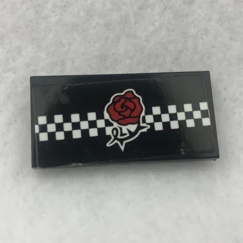 LEGO 87079pb1030 Black Tile 2 x 4 W/ Red Rose & White Checkered Stripe Pattern
