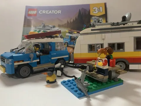 Caravan Family Holiday 31108 | Creator 3-in-1, 100% Complete