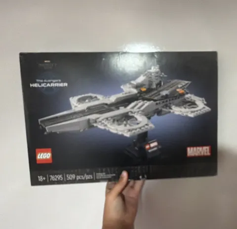 LEGO Marvel The Avengers Helicarrier 76295 509pcs 18+ Display Stand