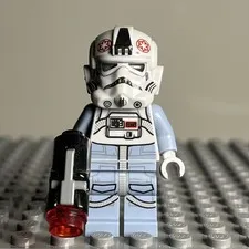 LEGO Minifigure sw1104 - AT-AT Driver Dark Red Imperial Logo Cheek Lines 3C