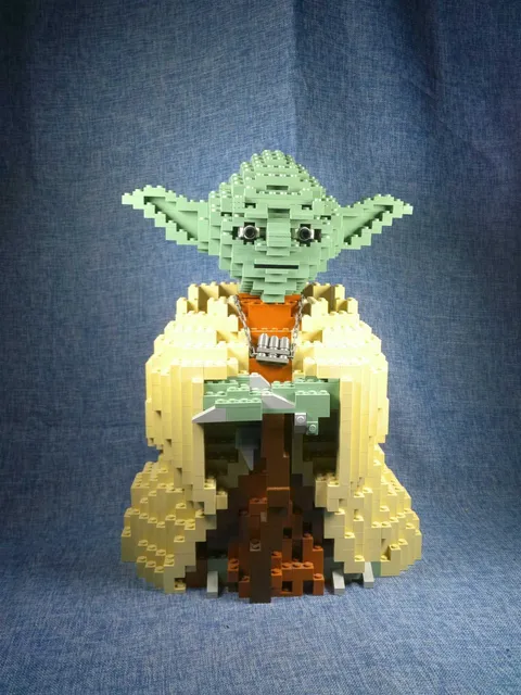 LEGO Star Wars: Yoda (#7194) Assembled - 2002 Retired Edition - With Book