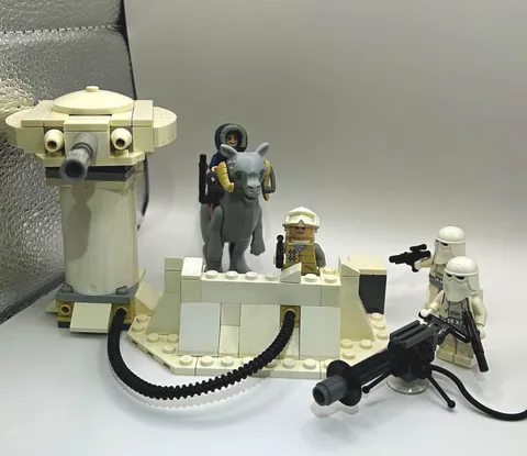 LEGO Star Wars 7749 Echo Base Hoth Complete Build w/ Tauntaun, Han Solo & Snowtr