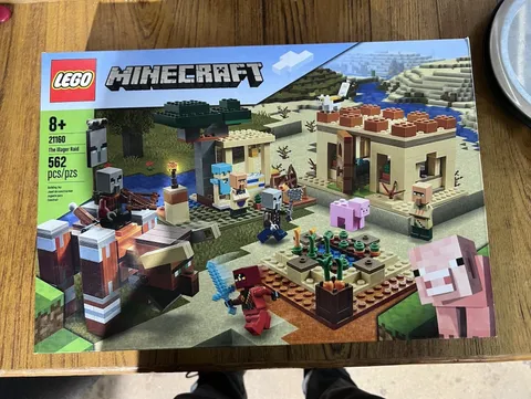 LEGO Retired Minecraft 21160 The Illager Raid Complete Set Boxed 562pc Age 8+