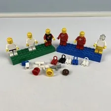 Vintage Lego Lot of Classic Spacemen Knights Castle Woman Minifigures & Parts