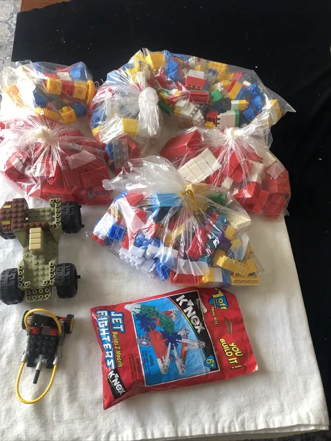 Vintage (4.5lbs) Assorted LEGO Bricks & Pieces  + extra misc knex