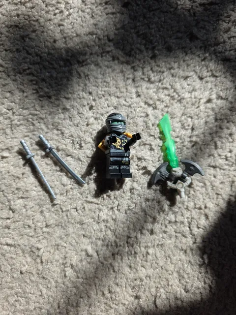 Lego Ninjago Ghost Cole Skybound Mini Figure From Set 70604. Very Good Condition