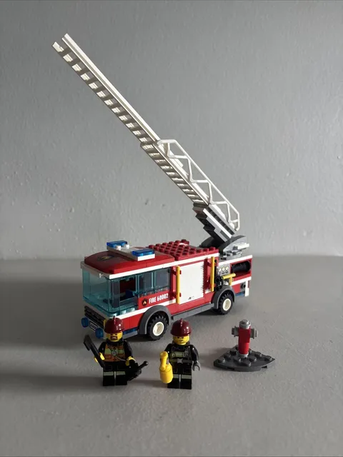 LEGO CITY: Fire Truck (60002) 99% Complete All Mini-figures Missing One Piece