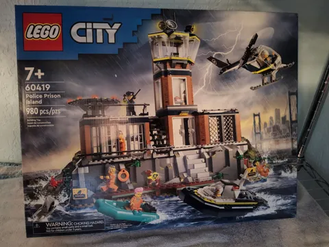 LEGO CITY SET #60419 POLICE PRISON ISLAND- 4x CRIMINALS- FACTORY SEALED & NEW